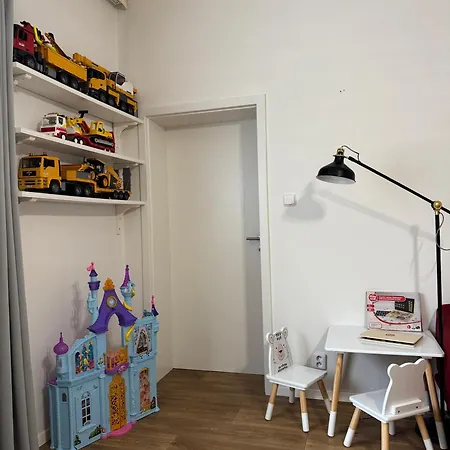 Apartment Lets Go Family *